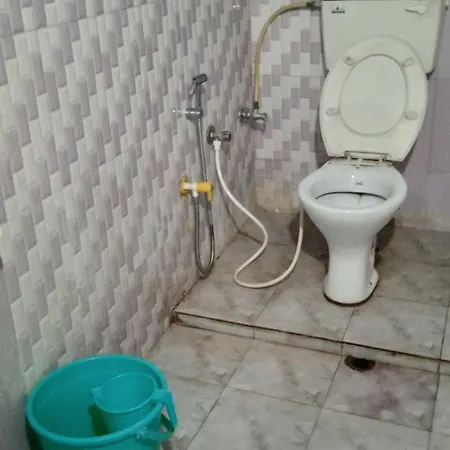Rashi Home Stay Ayodhya Room photo